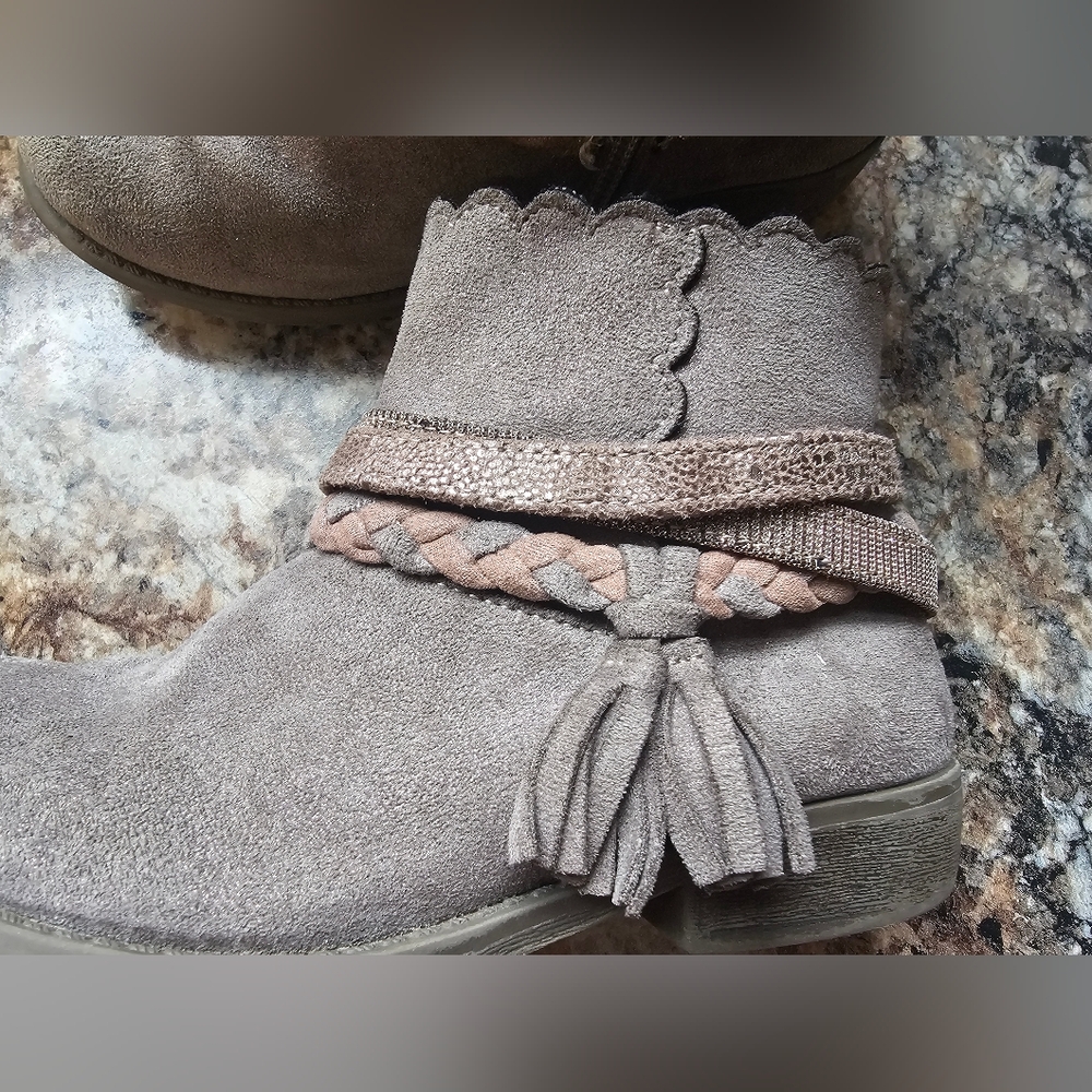 Crown Vintage Suede Scallop Ankle Boots with Braided Accent *Little Girl SIZE 12 - Picture 7 of 8